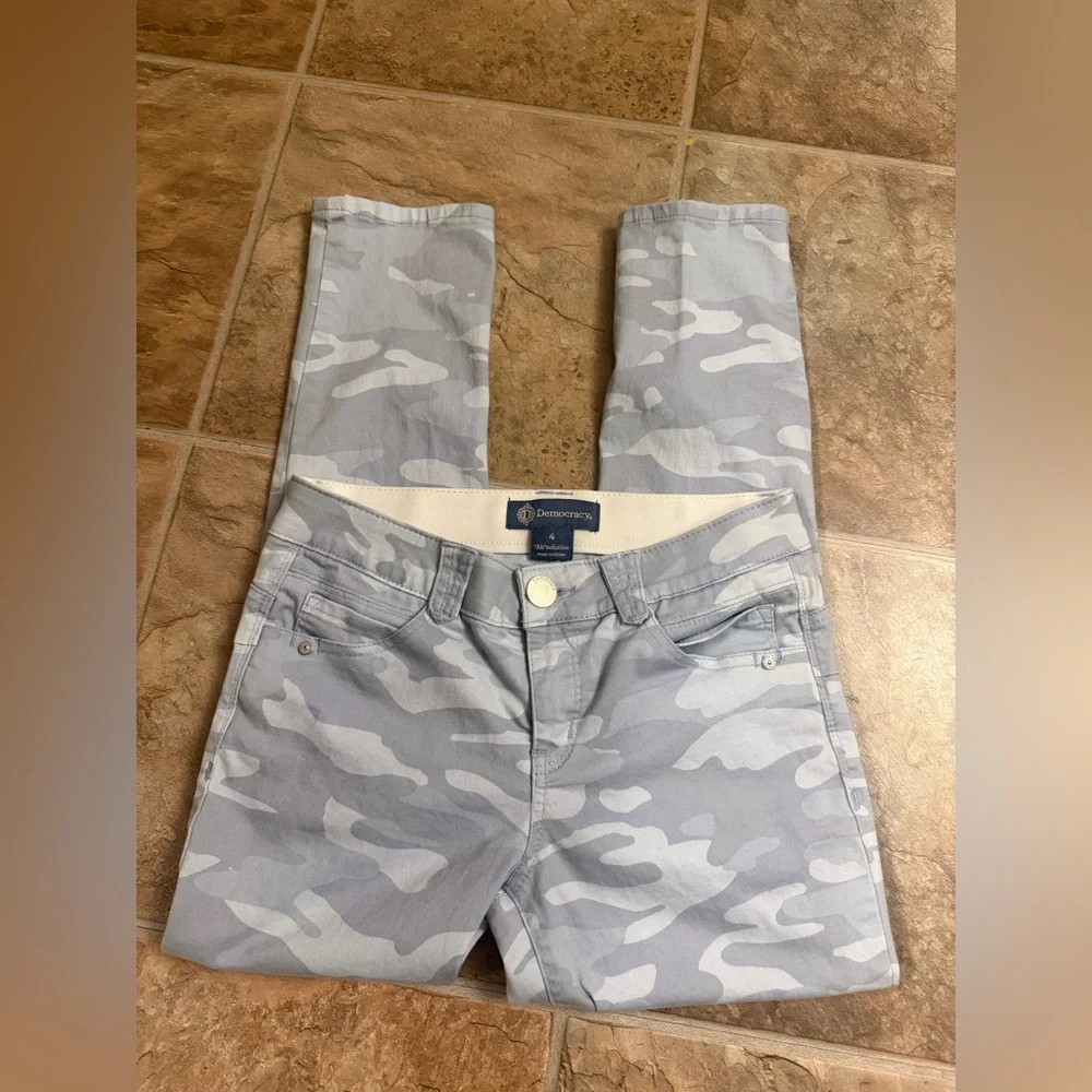 Democracy Light Gray Camouflage Democracy “Ab”solution Gray Skinnies Size 4 - Picture 2 of 5